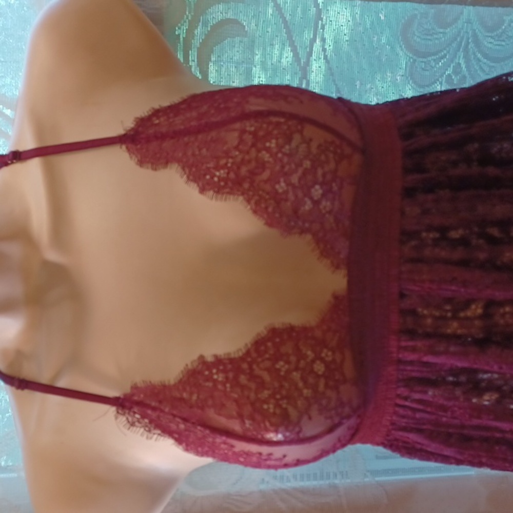 Victoria's Secret lace babydoll nightie - Picture 2 of 5